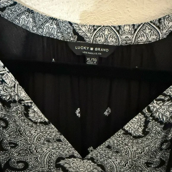 Lucky Brand Black and Gray Blouse with Elegant Design - Picture 3 of 3